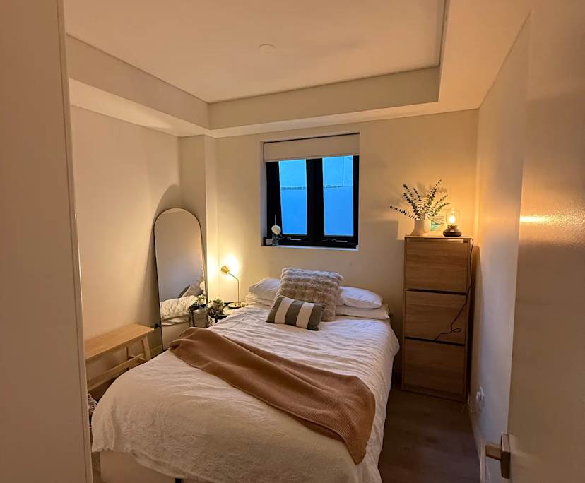 Furnished room in a flatshare