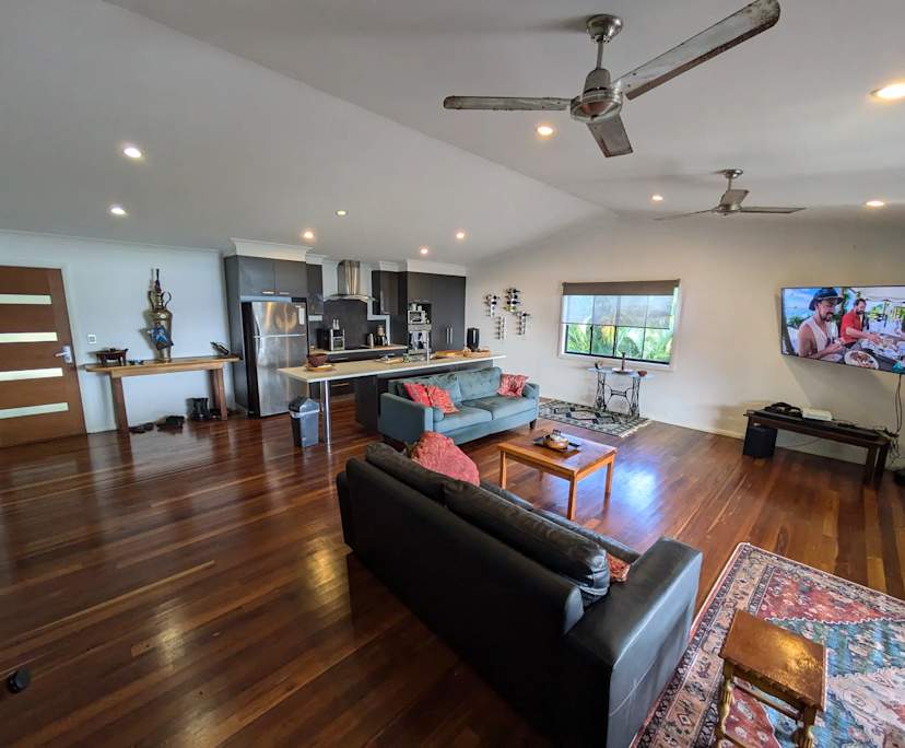 $370, Share-house, 3 bathrooms, Cannonvale QLD 4802