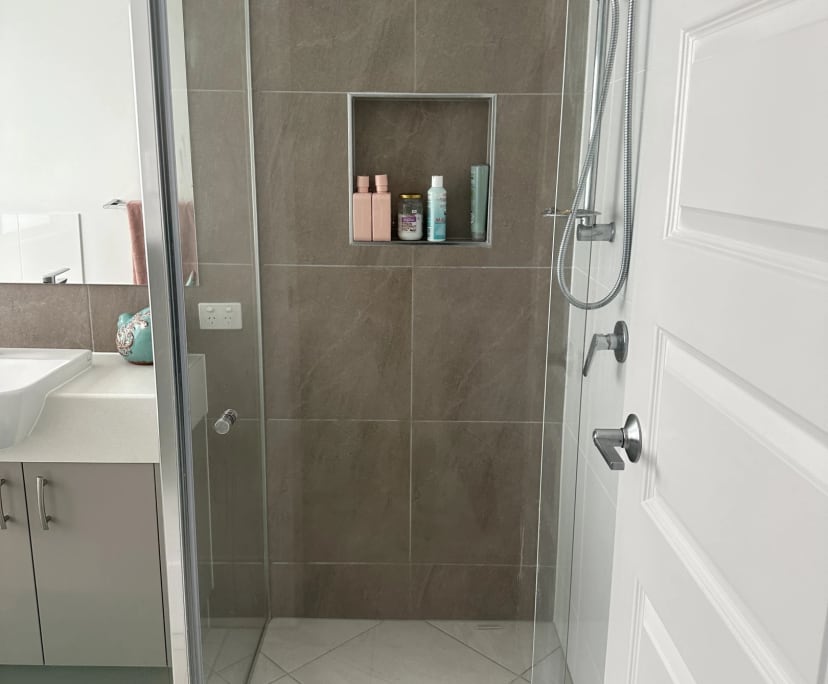 $270, Share-house, 3 bathrooms, Spring Mountain QLD 4300