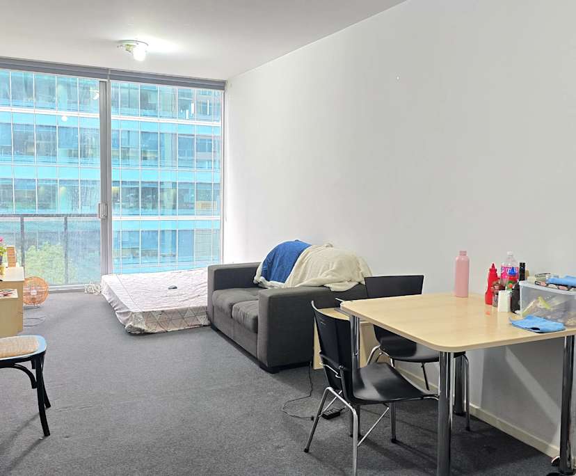 Furnished room in a flatshare
