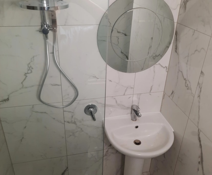 $300, Flatshare, 1 bathroom, Indooroopilly QLD 4068