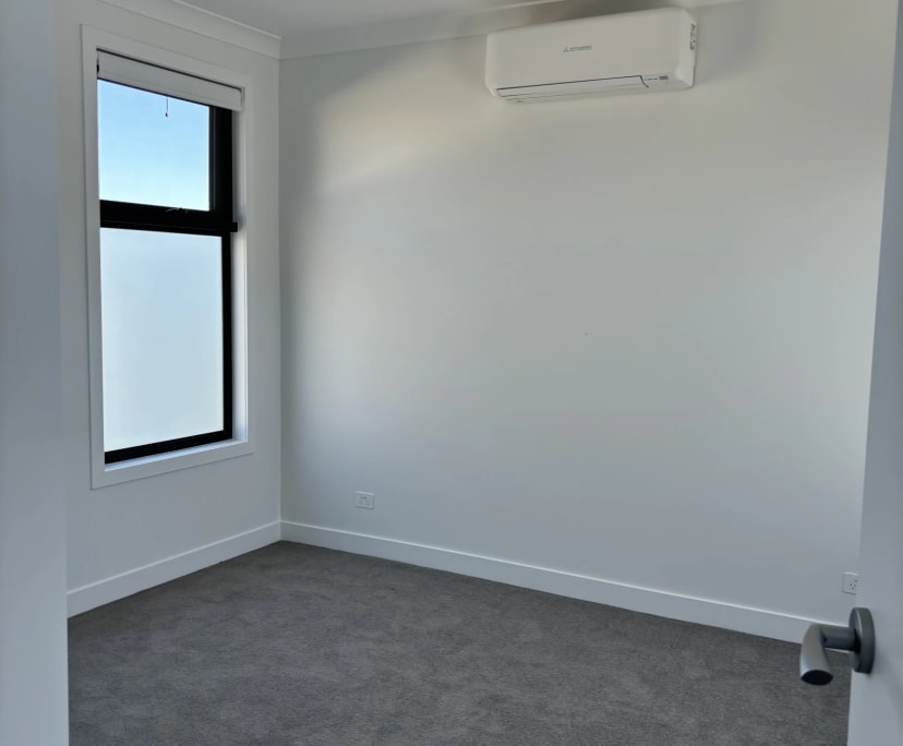 Unfurnished room in a share house