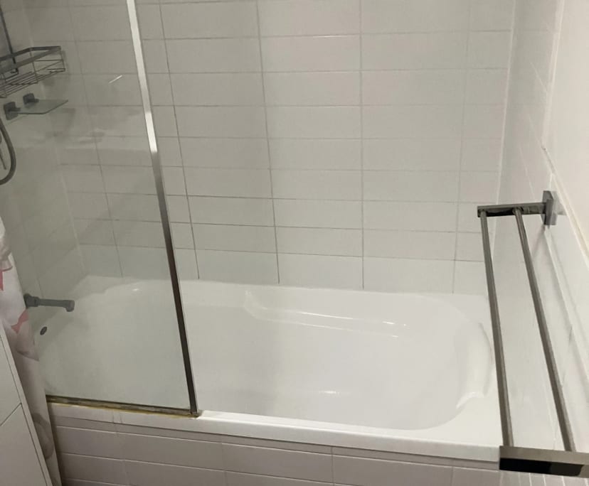 $400, Flatshare, 2 bathrooms, Woolloongabba QLD 4102