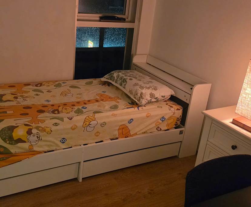 Furnished room in a flatshare