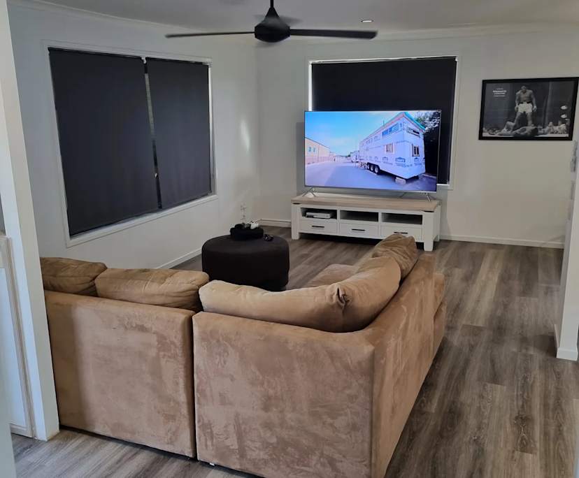 $300, Share-house, 3 bathrooms, Urangan QLD 4655