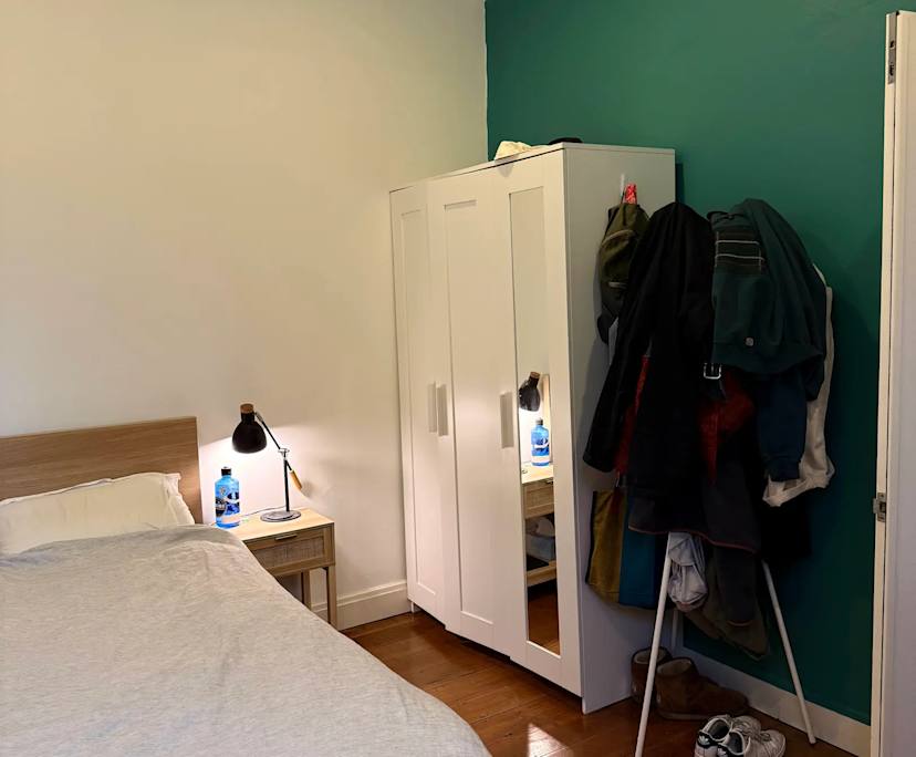 Room in a share house