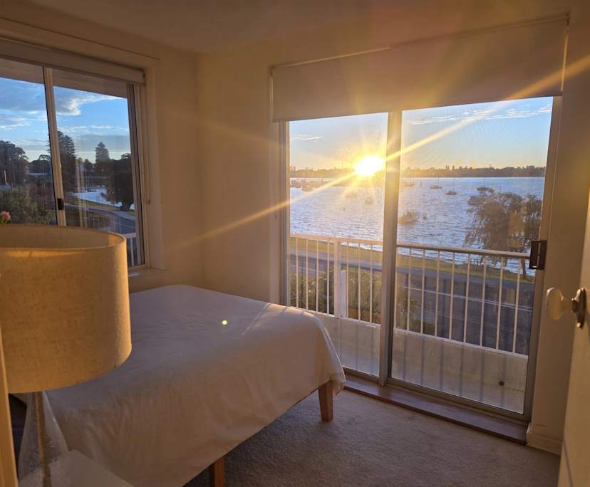 Furnished room in a flatshare