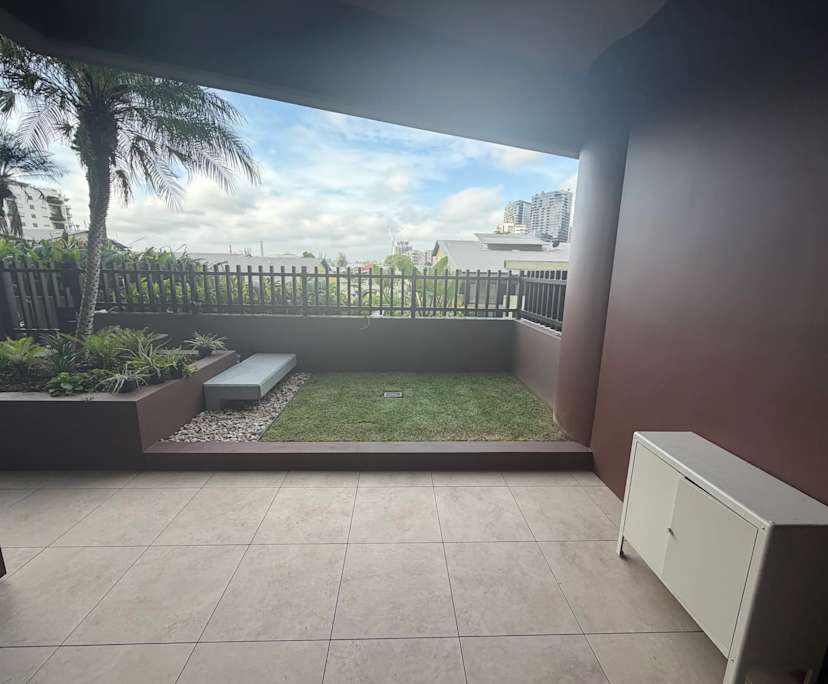 $350, Flatshare, 2 bathrooms, West End QLD 4101