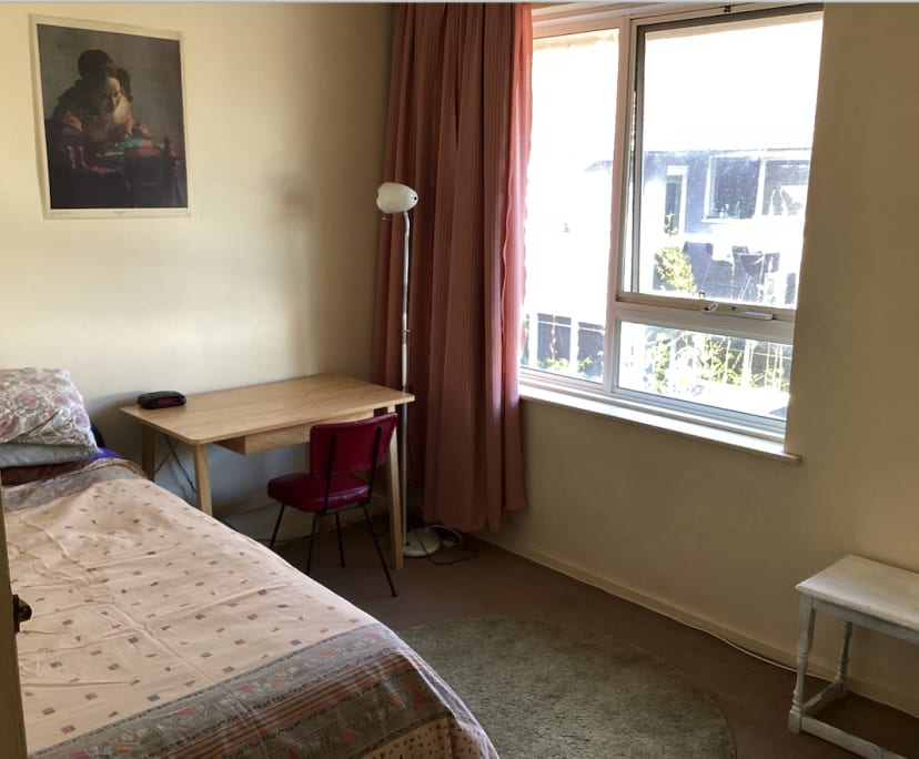 Furnished room in a flatshare