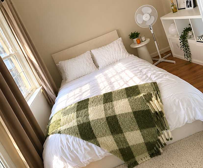 Unfurnished room in a flatshare