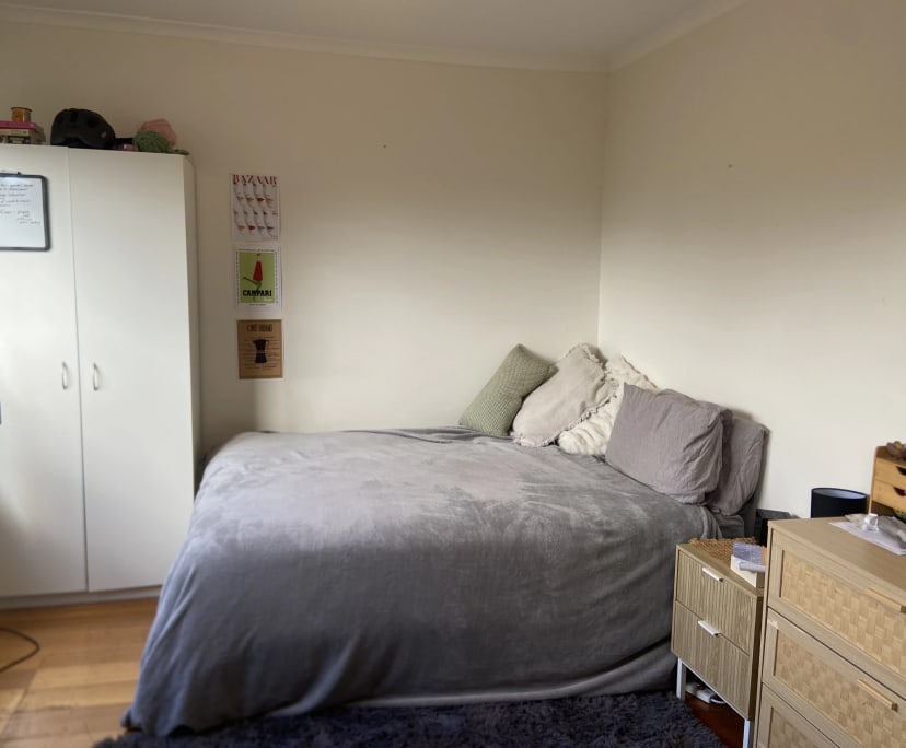 Room in a share house
