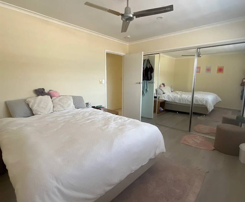 Furnished room in a share house