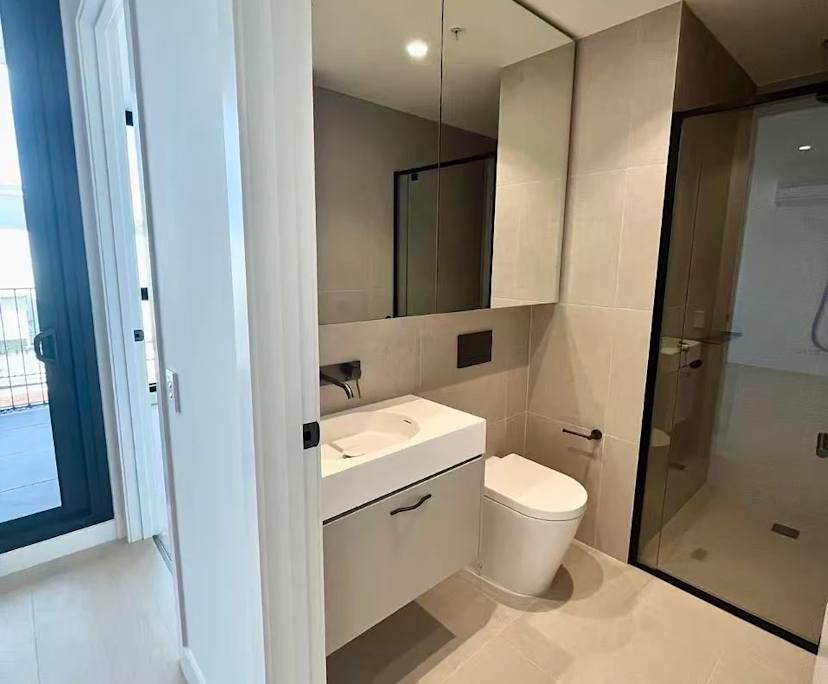 $570, 1-bed, 1 bathroom, Murrumbeena VIC 3163