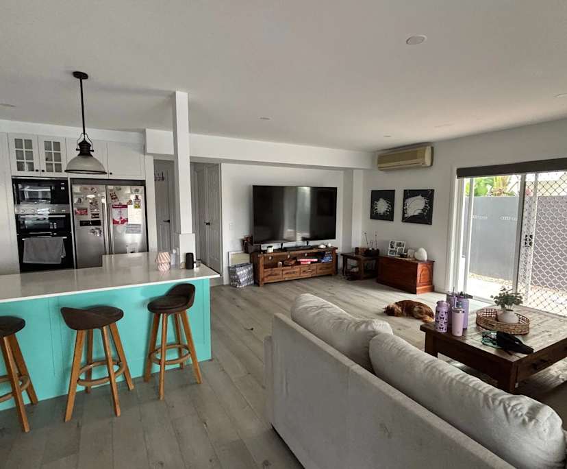 $350, Share-house, 5 bathrooms, Runaway Bay QLD 4216