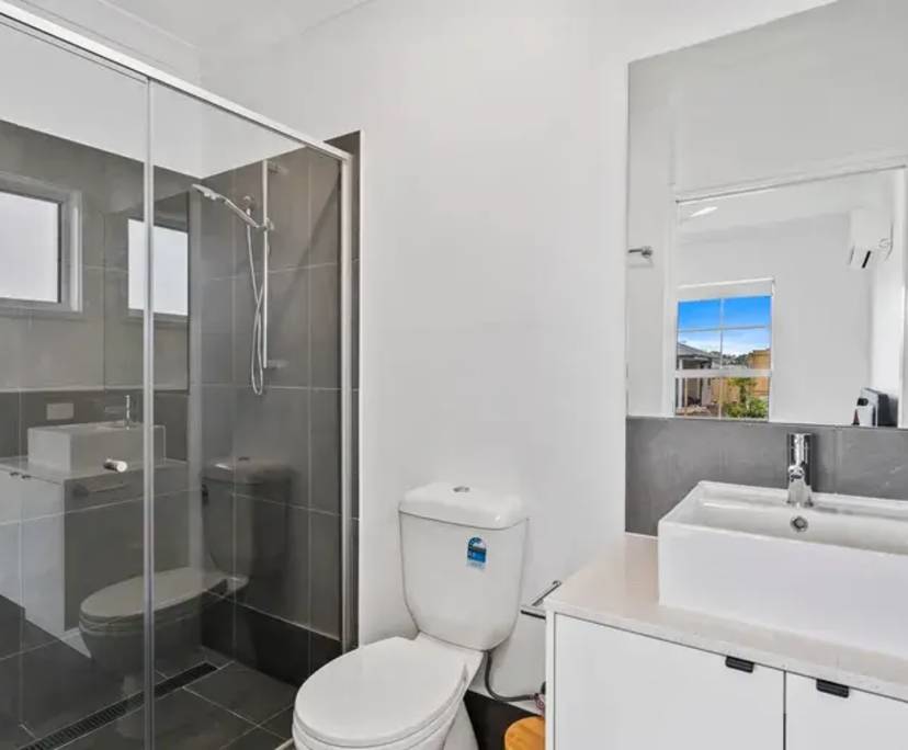 $290, Share-house, 3 bathrooms, Redbank Plains QLD 4301