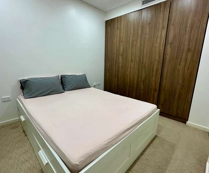 Furnished room with ensuite in a flatshare
