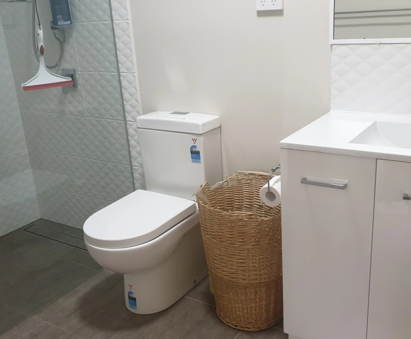 $400, Share-house, 3 bathrooms, Labrador QLD 4215