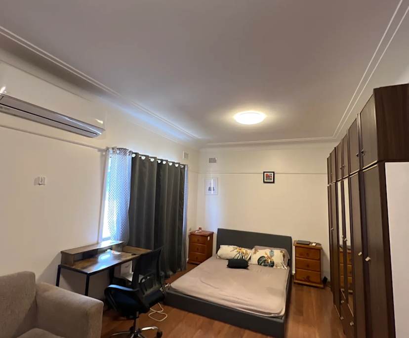 Furnished room in a share house