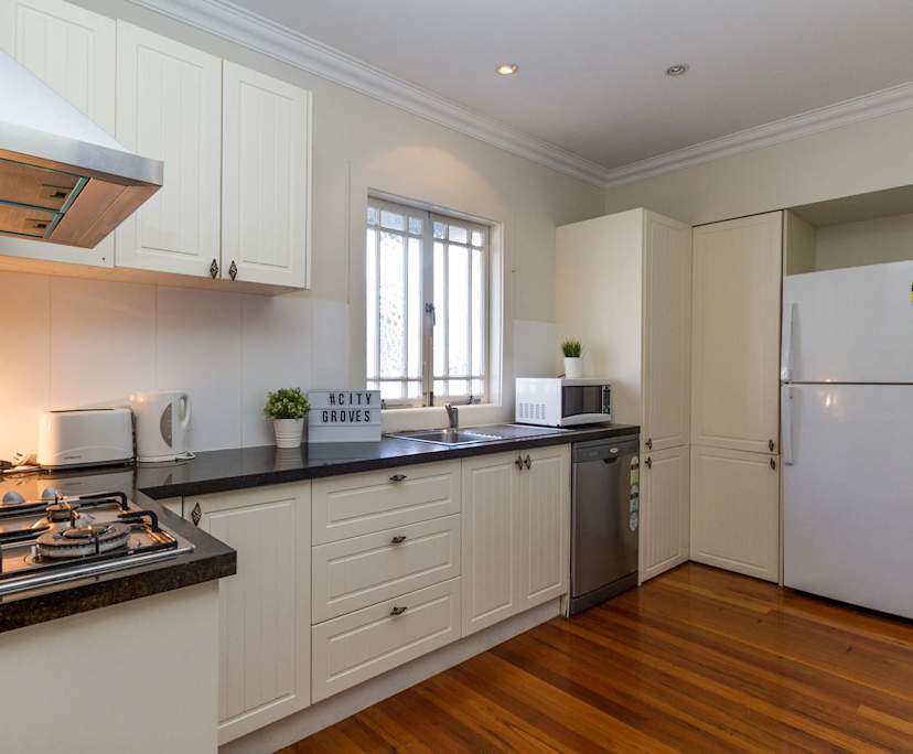 $300, Student-accommodation, 6 bathrooms, Kelvin Grove QLD 4059