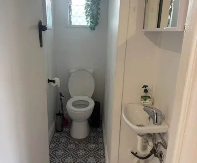 $420, Share-house, 4 bathrooms, Burleigh Heads QLD 4220