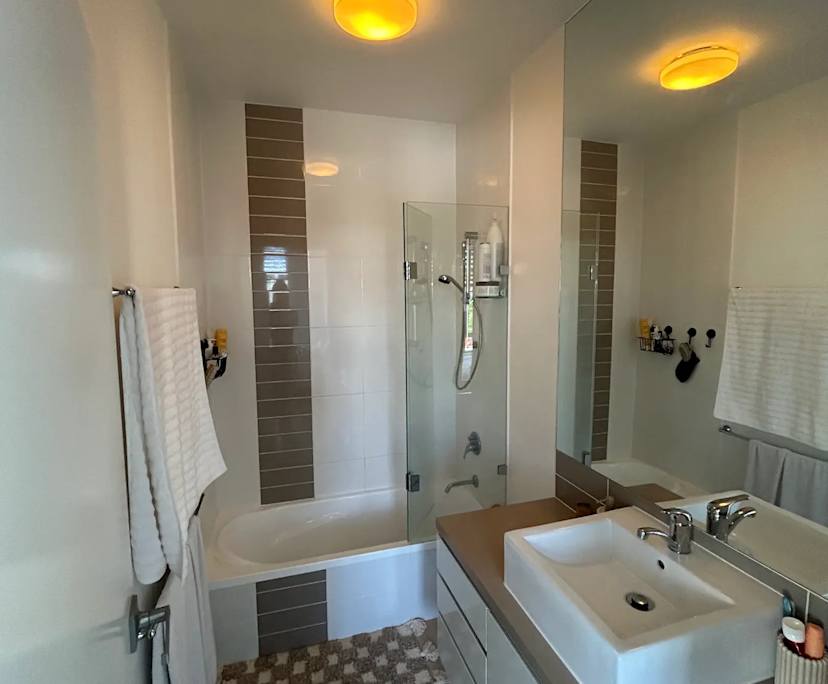 Unfurnished room with ensuite in a flatshare