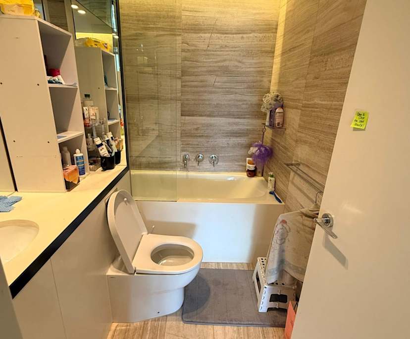 Furnished room in a flatshare