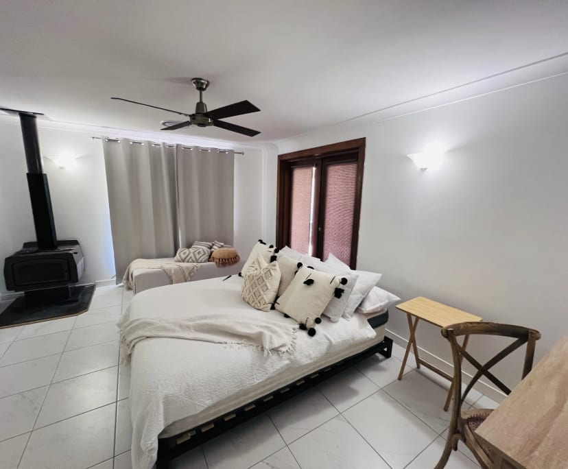 $450, Student-accommodation, 5 bathrooms, Merrimac QLD 4226