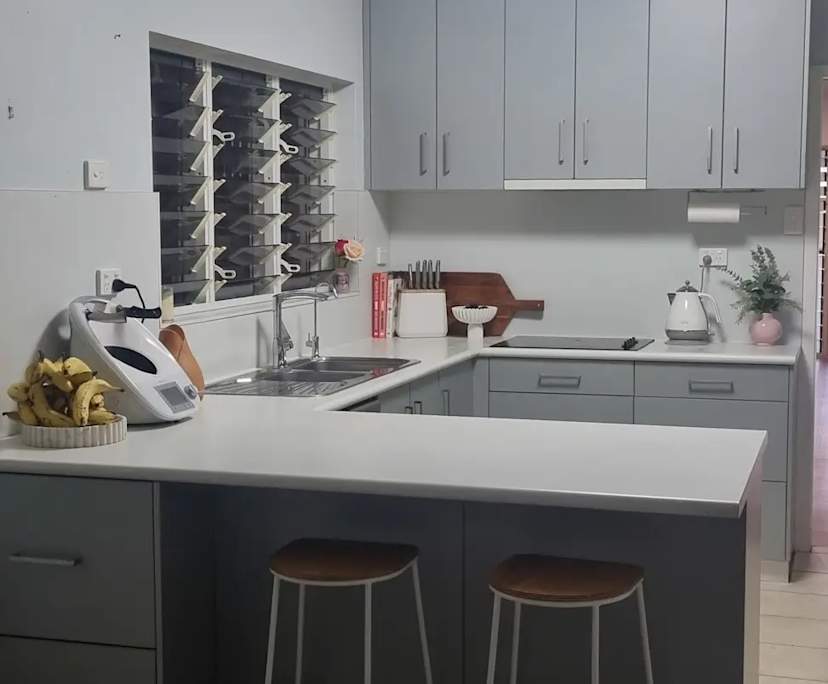 $350, Share-house, 4 bathrooms, Mooroobool QLD 4870