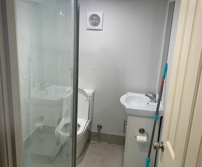 Unfurnished room studio flat for rent