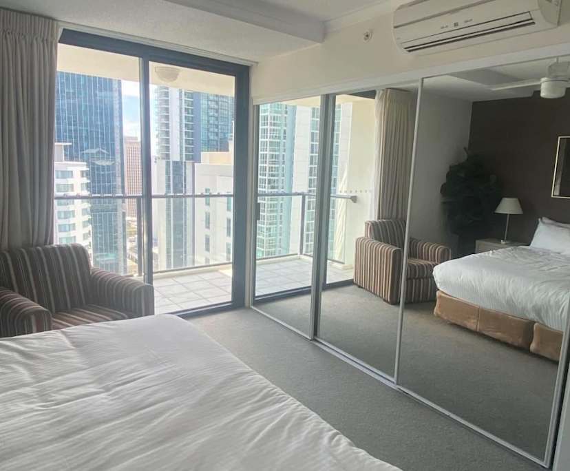 Furnished room with ensuite in a flatshare