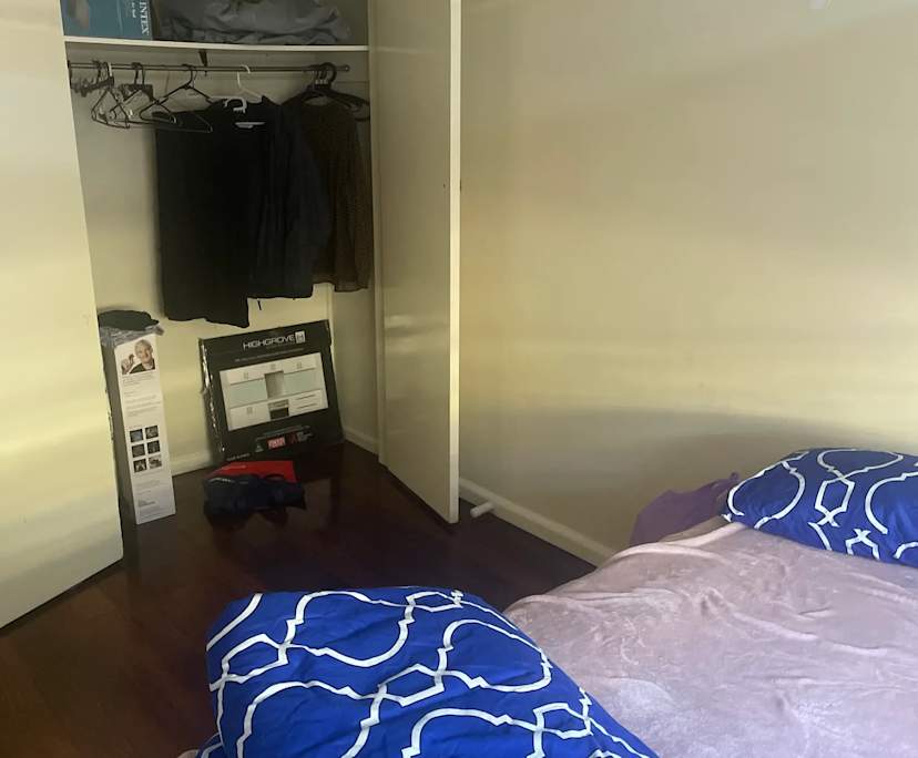 Furnished room in a flatshare