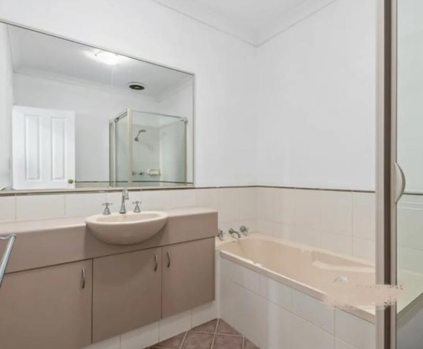 $325, Share-house, 3 bathrooms, Innaloo WA 6018