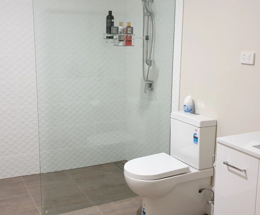 $400, Share-house, 3 bathrooms, Labrador QLD 4215