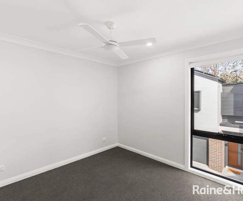 $350, Flatshare, 3 bathrooms, Kotara NSW 2289