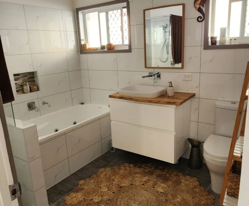 $390, Flatshare, 2 bathrooms, Mermaid Waters QLD 4218
