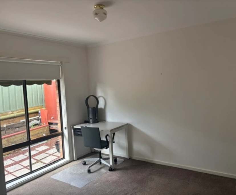 Room in a share house