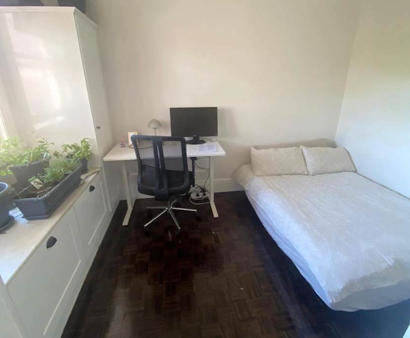 Furnished room in a flatshare