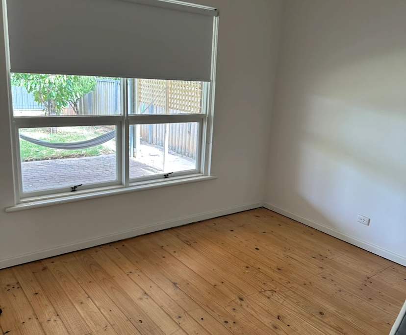 Room in a share house