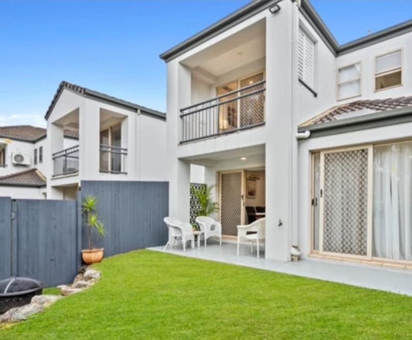 $280, Share-house, 3 bathrooms, Carrara QLD 4211