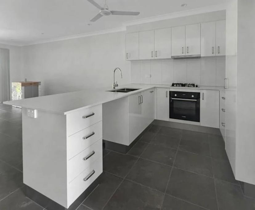 $700, Whole-property, 3 bathrooms, Bentley Park QLD 4869