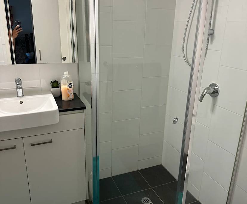 $350, Flatshare, 2 bathrooms, Kangaroo Point QLD 4169