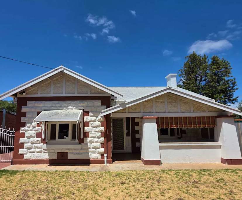 Whole property with 5 rooms for rent