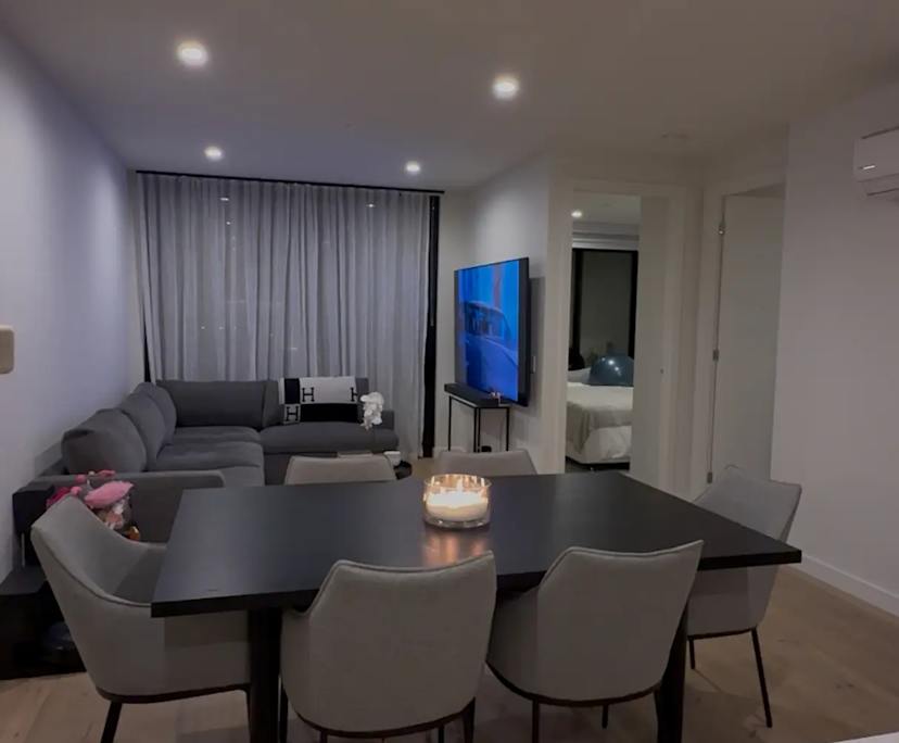 Furnished room with ensuite in a flatshare