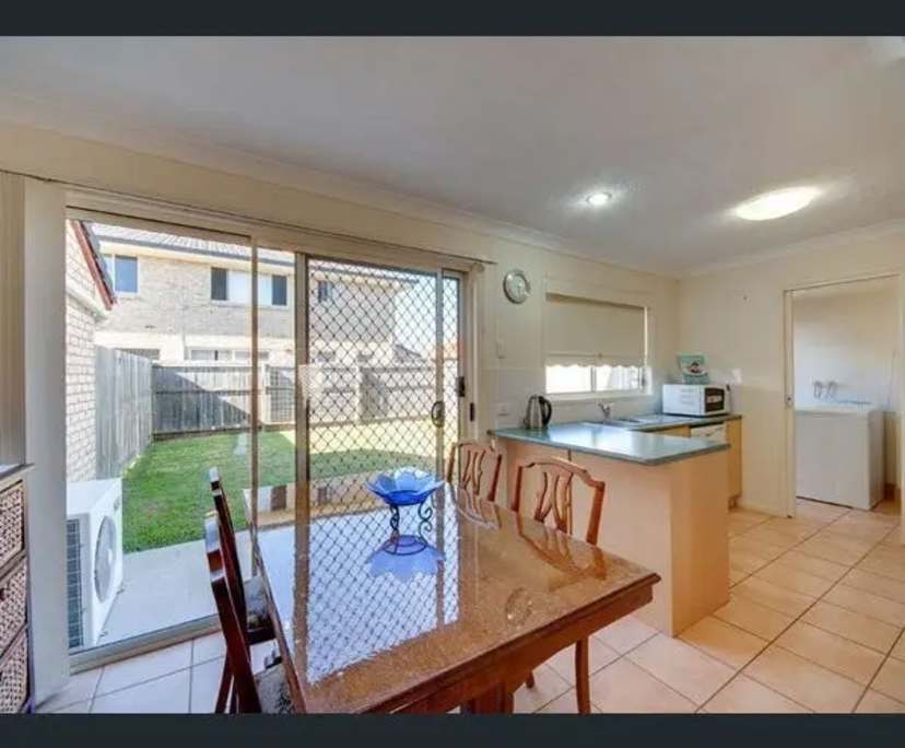Room in a share house