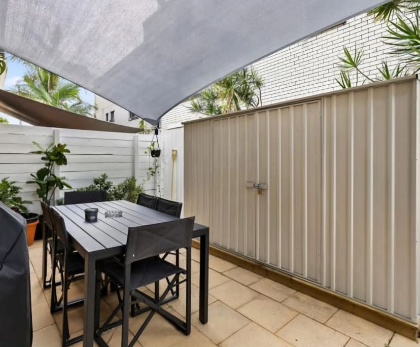 $330, Share-house, 2 bathrooms, Labrador QLD 4215