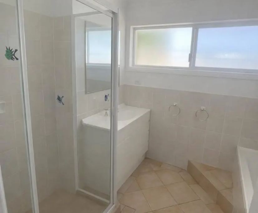 $275, Share-house, 3 bathrooms, Mermaid Waters QLD 4218