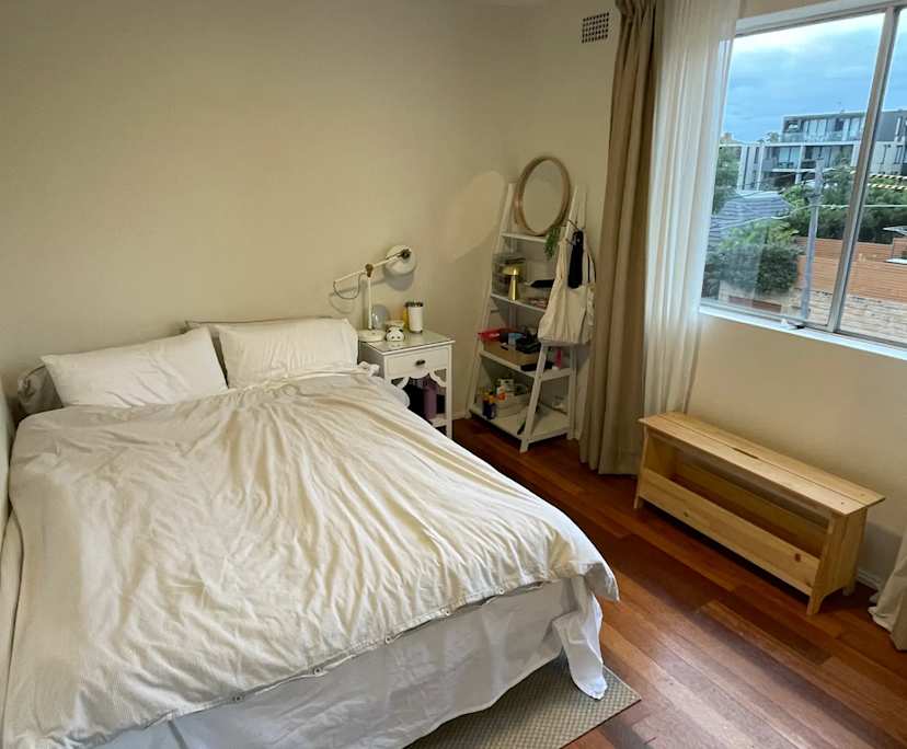 Unfurnished room in a flatshare