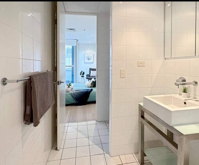 $690, Whole-property, 2 bathrooms, Adelaide SA 5000