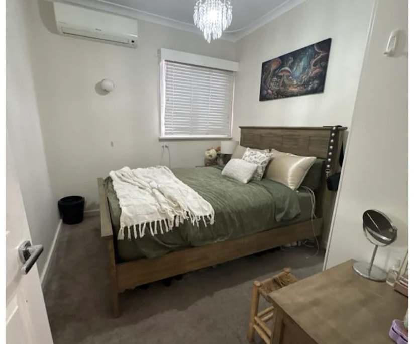 Room in a share house