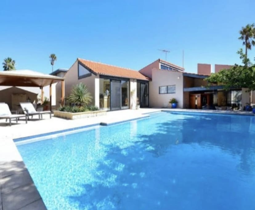 Room for Rent in City Beach, Perth 300, Flexible